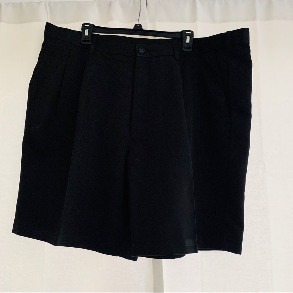 Round tree and Yorker Black Shorts